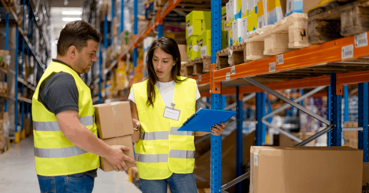 Roles and responsibilities of a warehouse worker